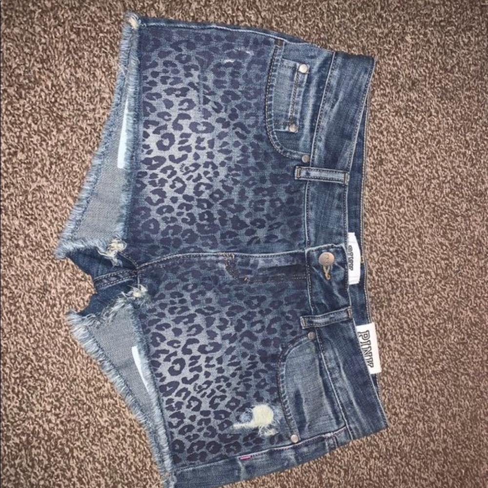 VS shorts “cheeky”